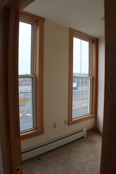 327 Main St, Calais, ME à vendre - Photo intérieure – Image 3 sur 25