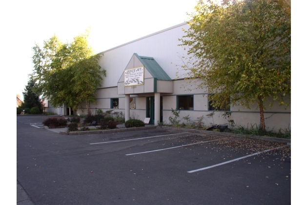 5885 Crater Lake Hwy, Central Point, OR à louer Photo principale– Image 1 sur 2