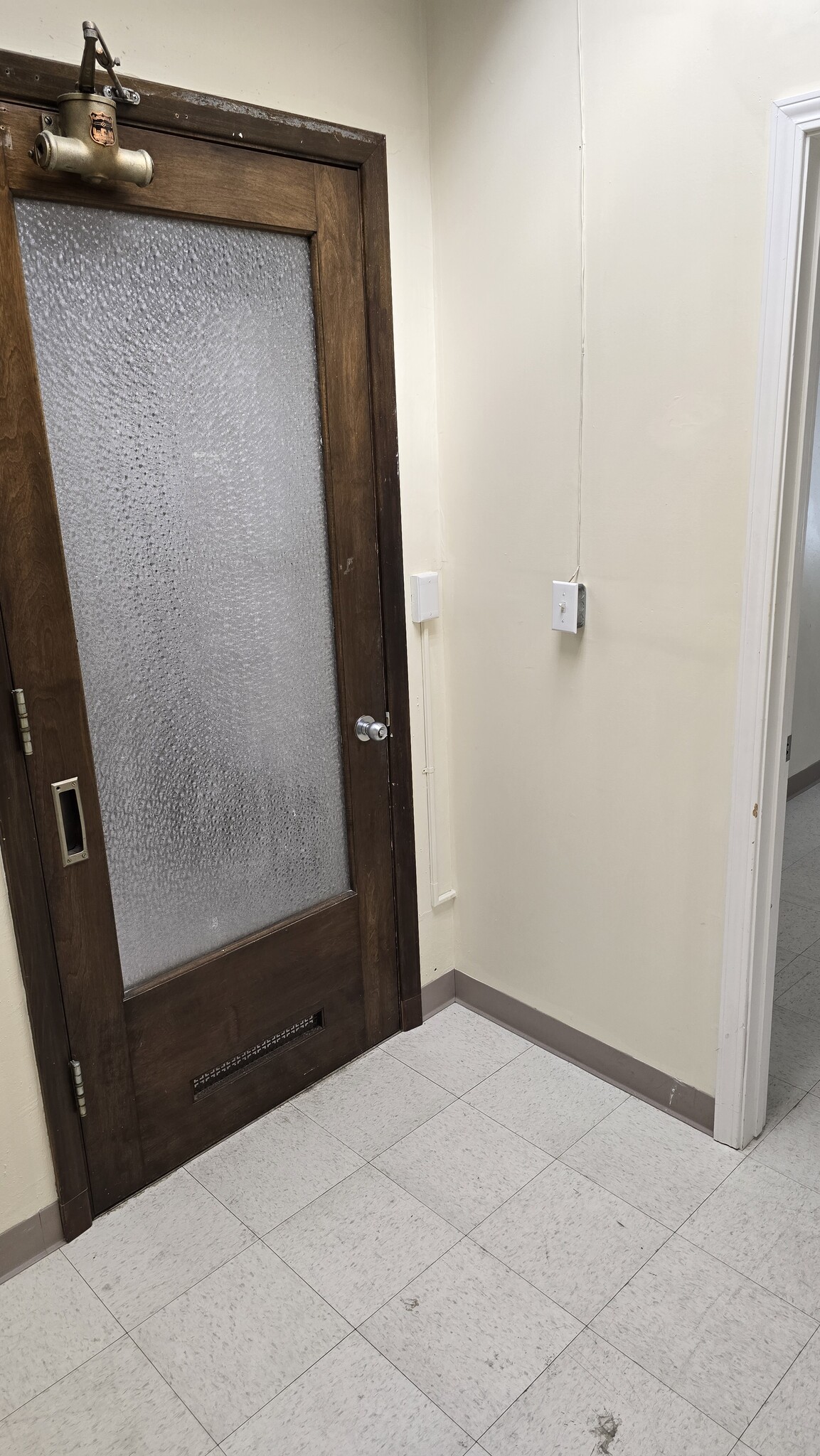 245 4th St, Bremerton, WA à louer Photo intérieure– Image 1 sur 5