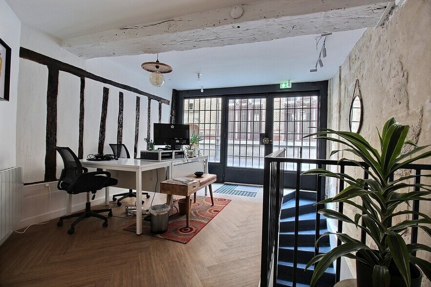 7 Rue Des Orfèvres, Paris à louer - Photo de l’immeuble – Image 2 sur 7