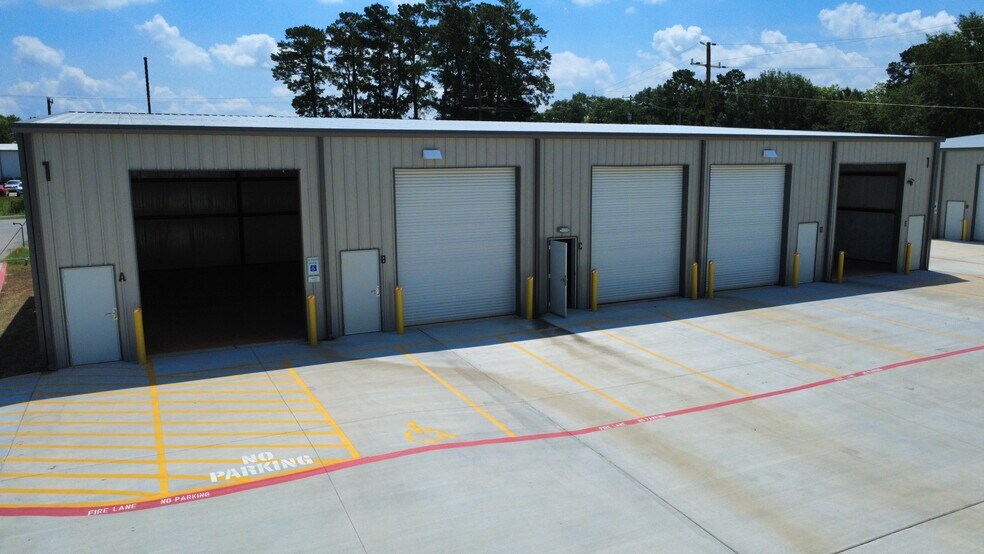 200 Porter Rd, Conroe, TX à louer - Photo de l’immeuble – Image 2 sur 10