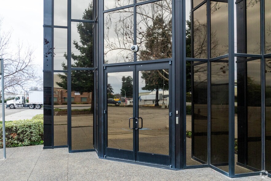 13951 Washington Ave, San Leandro, CA à louer - Photo de l’immeuble – Image 3 sur 7