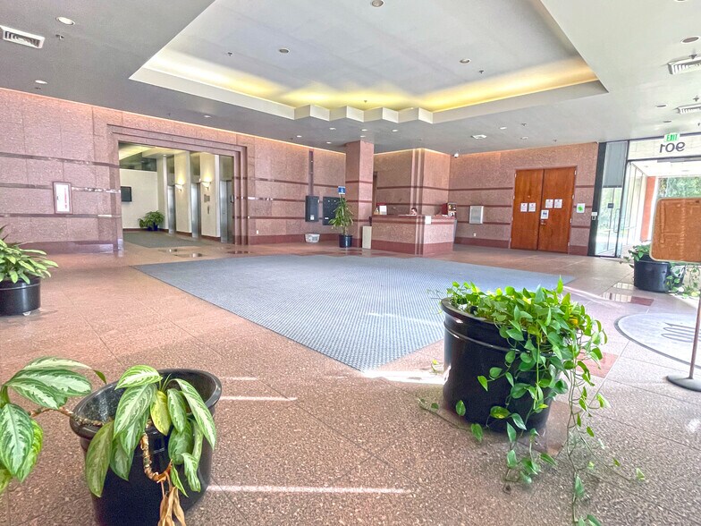 901 Corporate Center Dr, Monterey Park, CA à vendre - Photo de l’immeuble – Image 3 sur 16