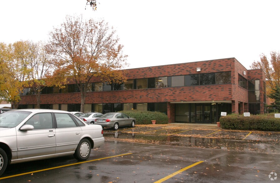 7645 Metro Blvd, Edina, MN à louer - Photo de l’immeuble – Image 3 sur 8