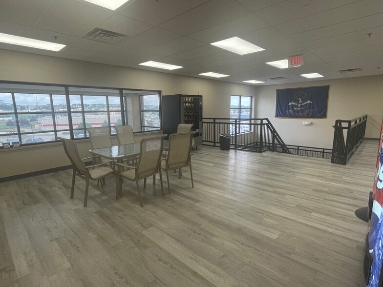 1237 W Divide Ave, Bismarck, ND à vendre - Photo intérieure – Image 3 sur 6