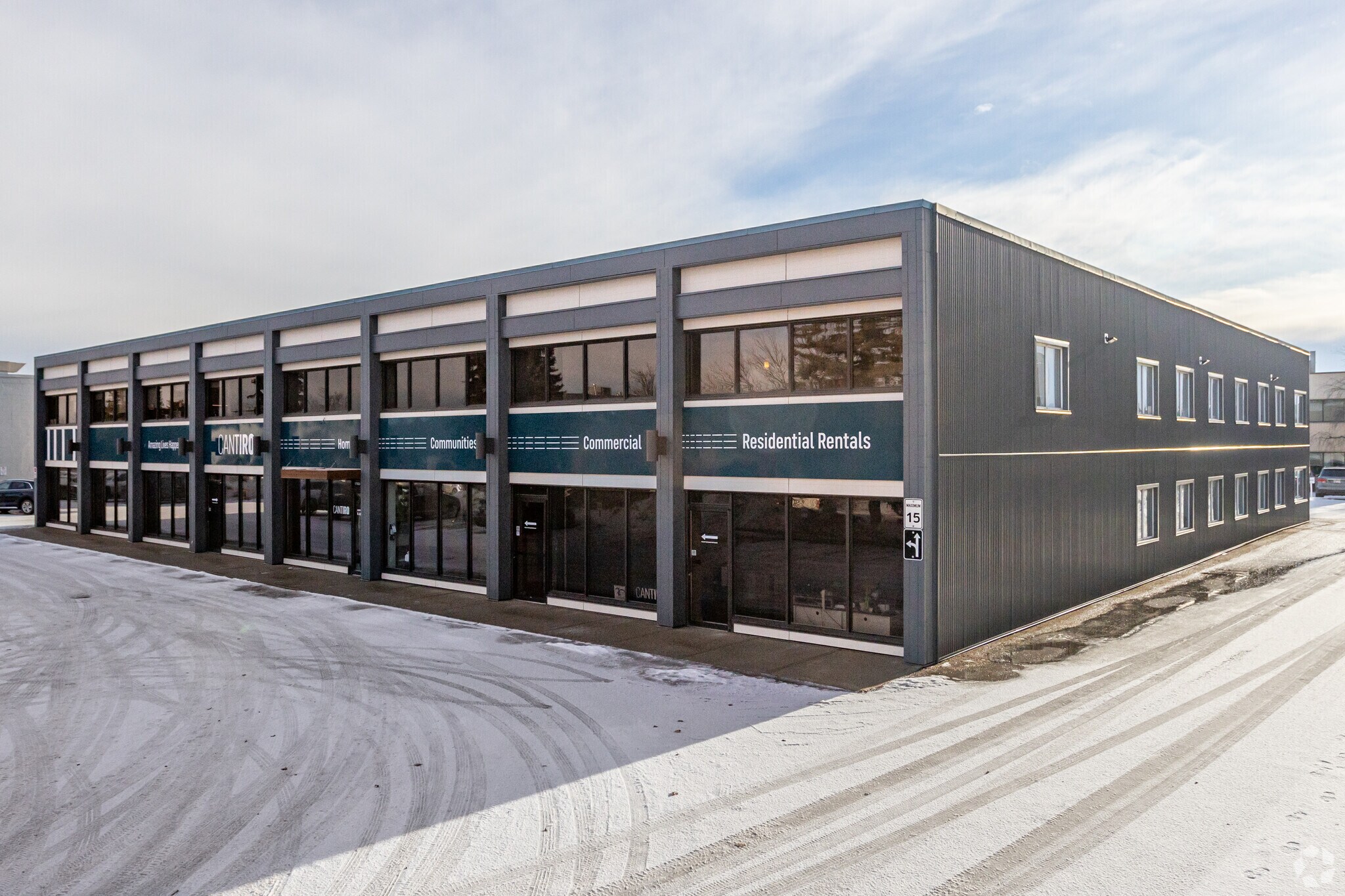 17515 108th Ave NW, Edmonton, AB à louer Photo principale– Image 1 sur 4