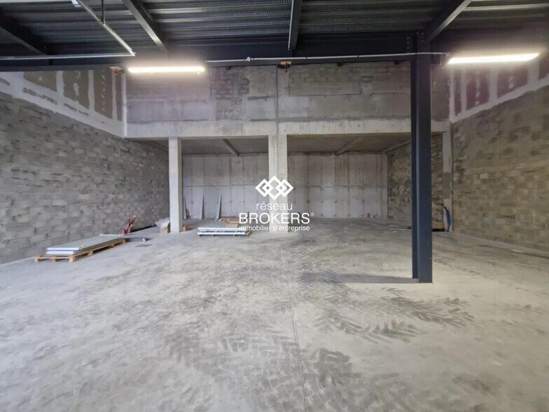 Industriel/Logistique dans Montfermeil à louer - Photo de l’immeuble – Image 1 sur 4