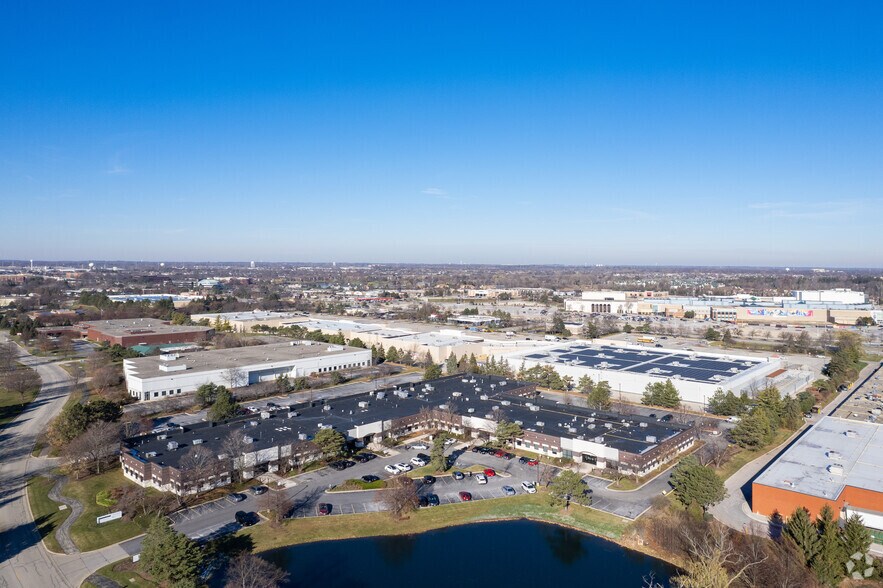 565 Lakeview Pky, Vernon Hills, IL à louer - Photo principale – Image 1 sur 5