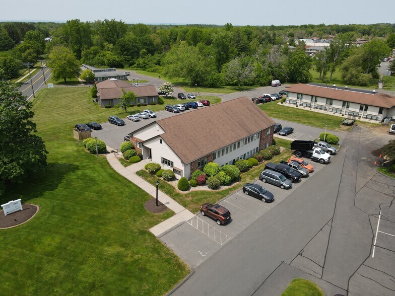 435 Buckland Rd, South Windsor, CT à vendre - Photo de l’immeuble – Image 2 sur 6