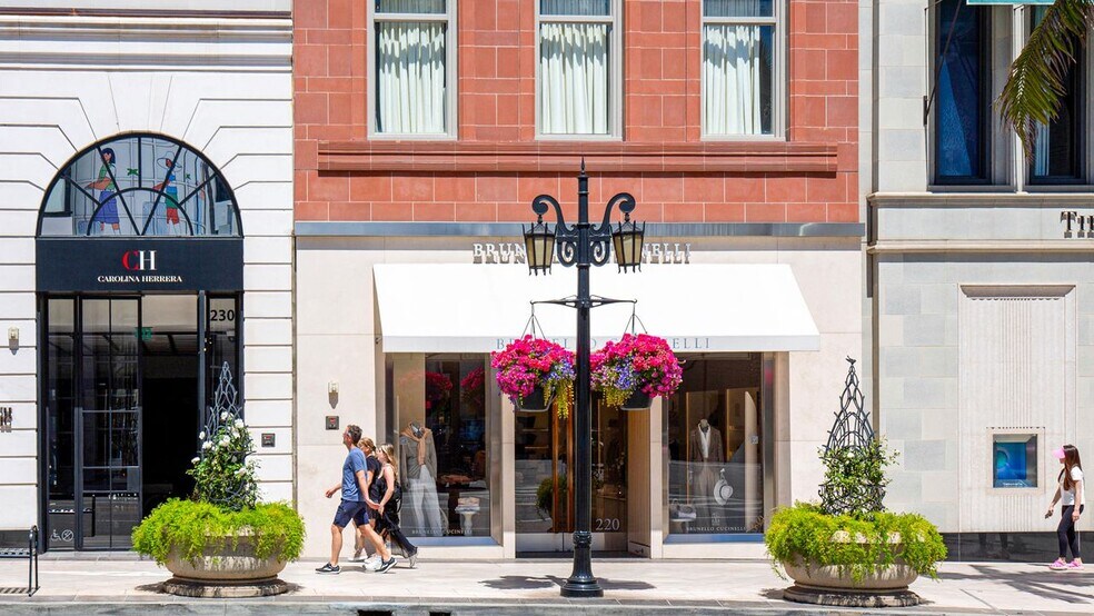 202-270 N Rodeo Dr, Beverly Hills, CA à louer - Photo de l’immeuble – Image 3 sur 11