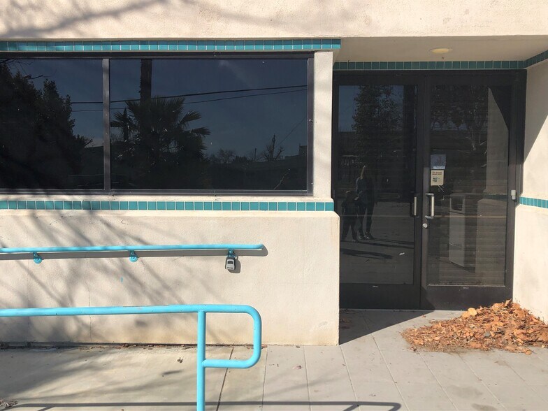 1003 E Devonshire Ave, Hemet, CA à louer - Photo de l’immeuble – Image 3 sur 6