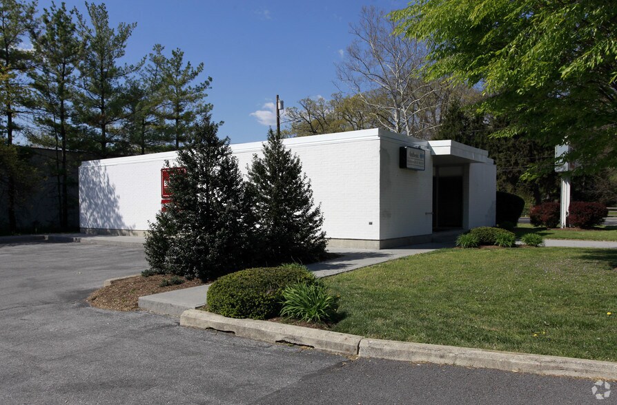 840 N Commerce Ave, Front Royal, VA à vendre - Photo de l’immeuble – Image 2 sur 3