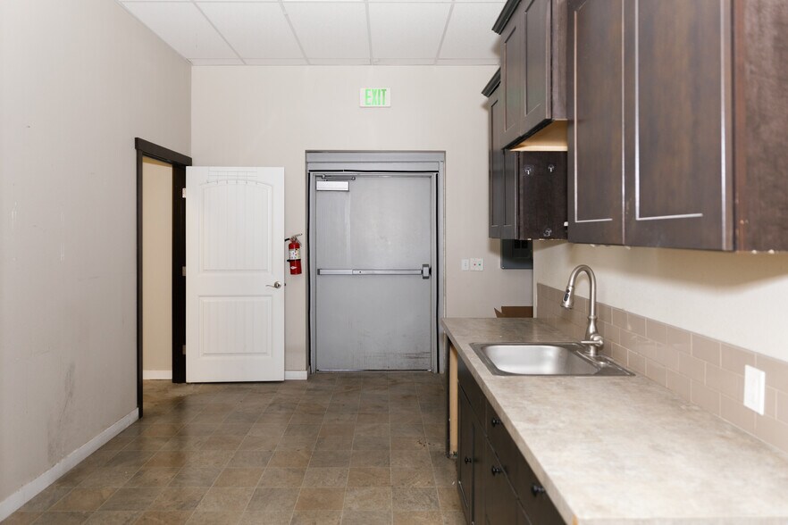 2201 W Nob Hill Blvd, Yakima, WA à louer - Photo de l’immeuble – Image 3 sur 12