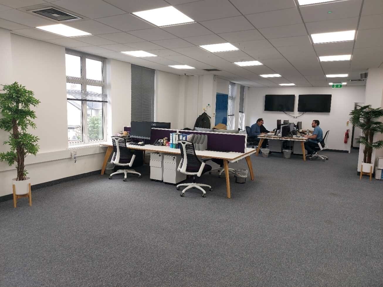 2-4 Oyster Ln, Byfleet à louer Photo de l’immeuble– Image 1 sur 4