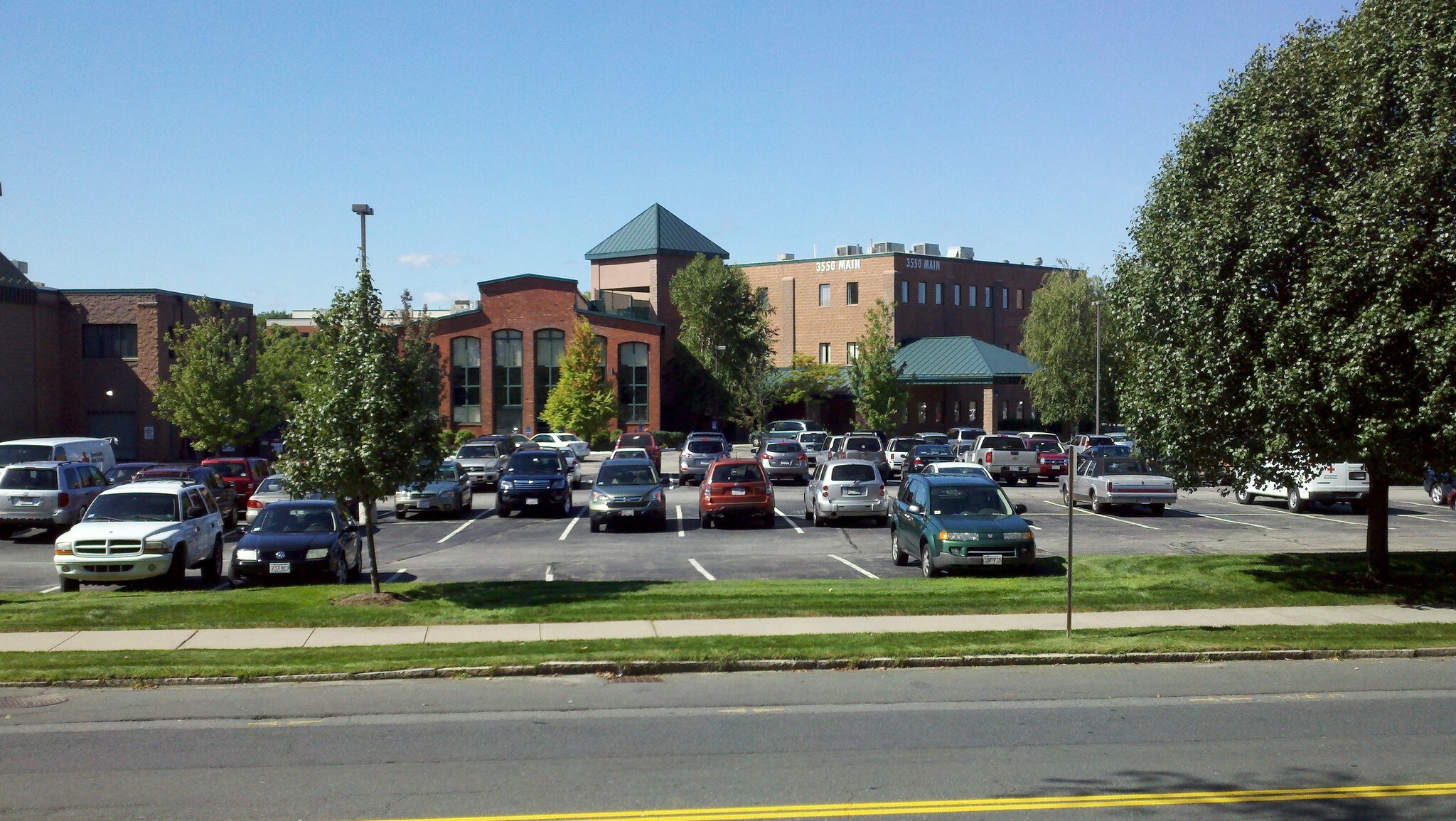3550 Main St, Springfield, MA à louer Photo principale– Image 1 sur 6