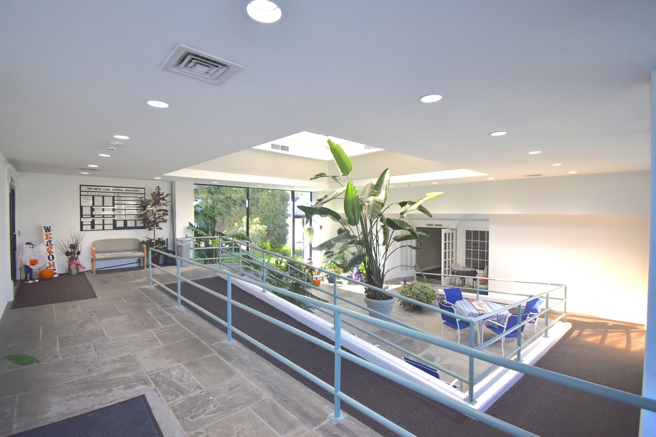 120 New York Ave, Huntington, NY 11743 - Lot 3W -  - Photo intérieure - Image 1 of 13