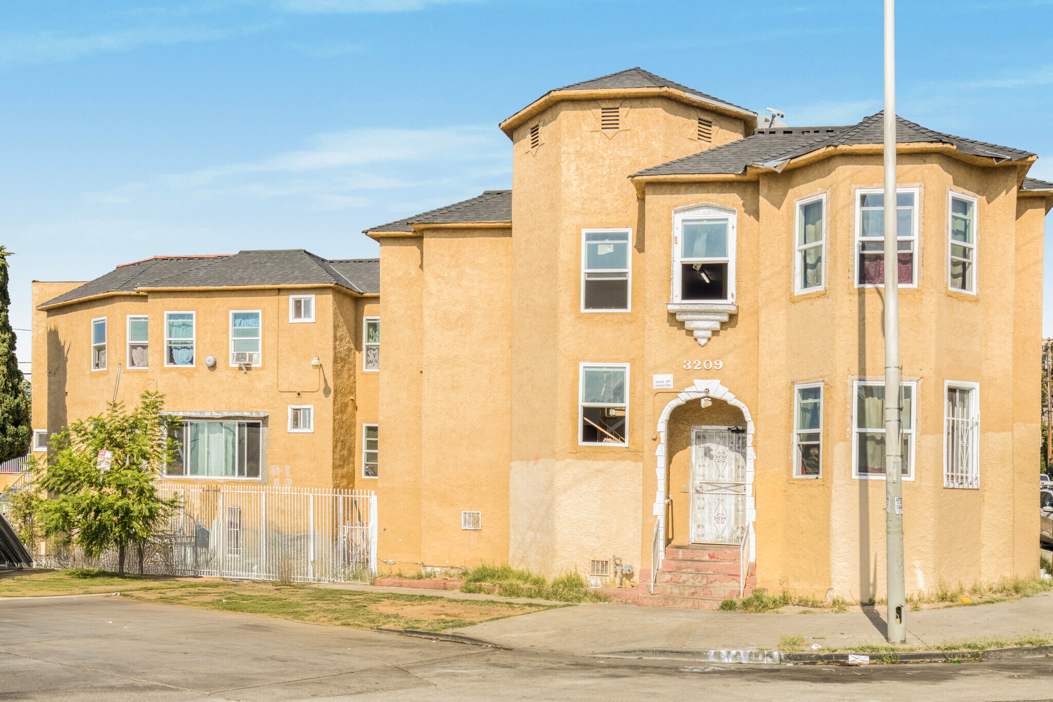 3209 Dobinson St, Los Angeles, CA à vendre Photo de l’immeuble– Image 1 sur 13