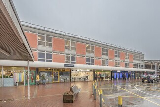 Plus de détails pour 2-4 Monmouth Walk, Cwmbran - Local commercial à louer