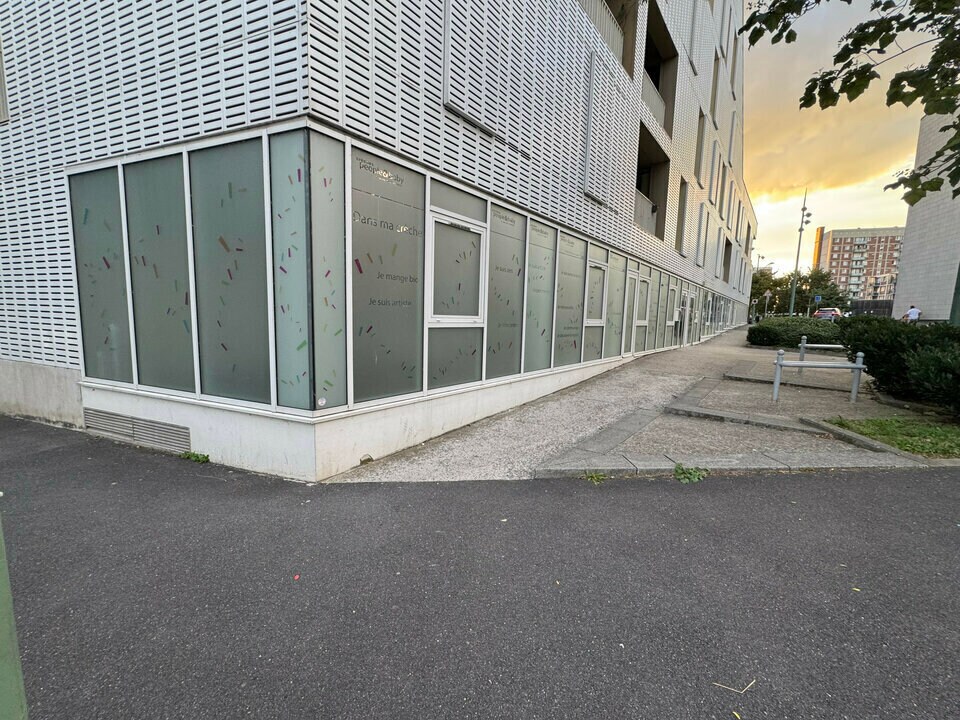 Local commercial dans Arcueil à louer Photo de l’immeuble– Image 1 sur 8