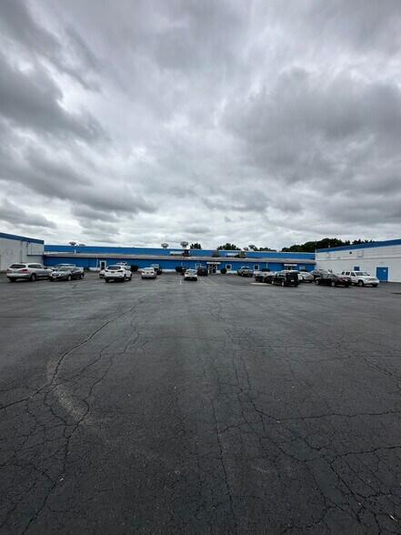 655 Driving Park Ave, Rochester, NY à louer - Photo de l’immeuble – Image 1 sur 28