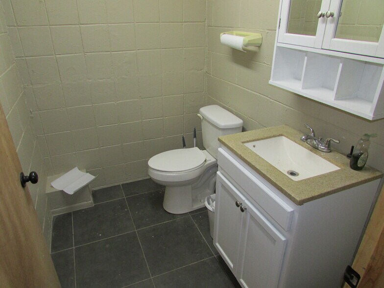 131 SE Cholwell Ave, Bartlesville, OK à louer - Photo de l’immeuble – Image 3 sur 12