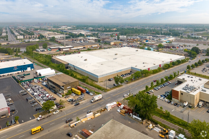 6755-6801 Boul des Grandes-Prairies, Montréal, QC à louer - Aérien – Image 2 sur 8