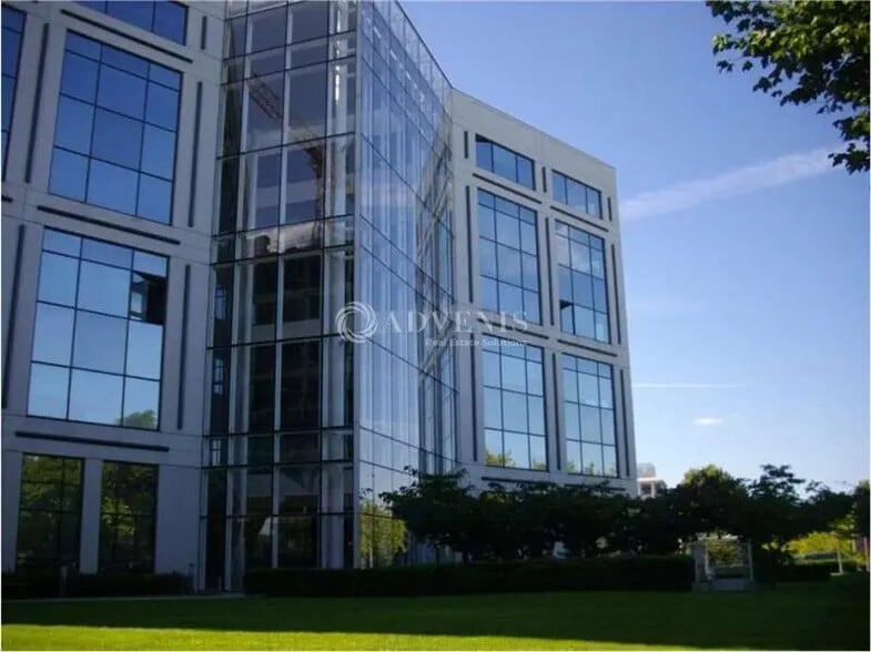 5456 Rue D'Arcueil, Rungis à louer - Photo de l’immeuble – Image 2 sur 5