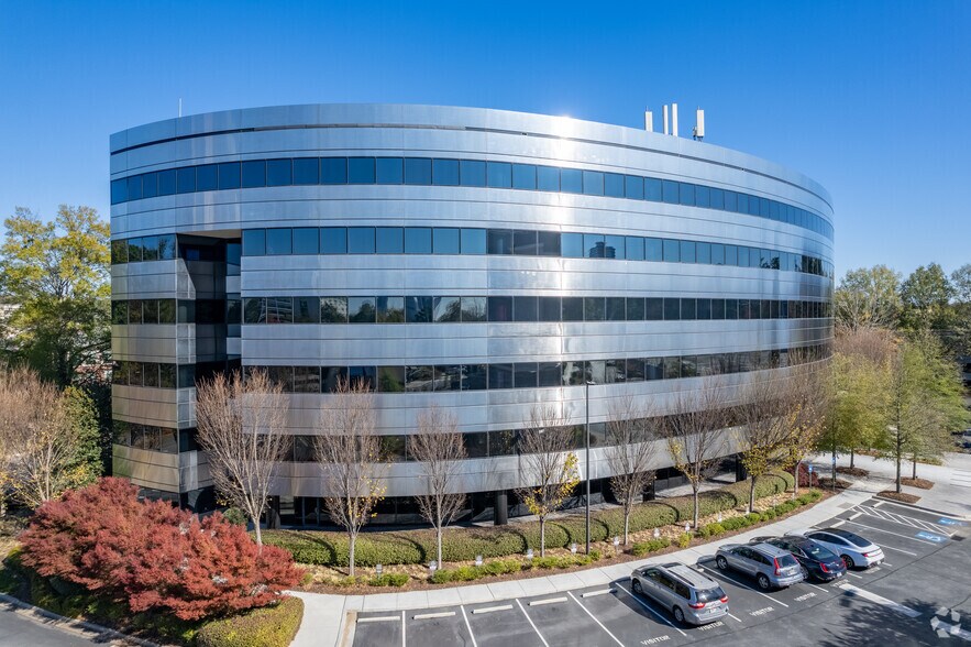 301 Perimeter Ctr N, Atlanta, GA à louer - Photo de l’immeuble – Image 3 sur 8