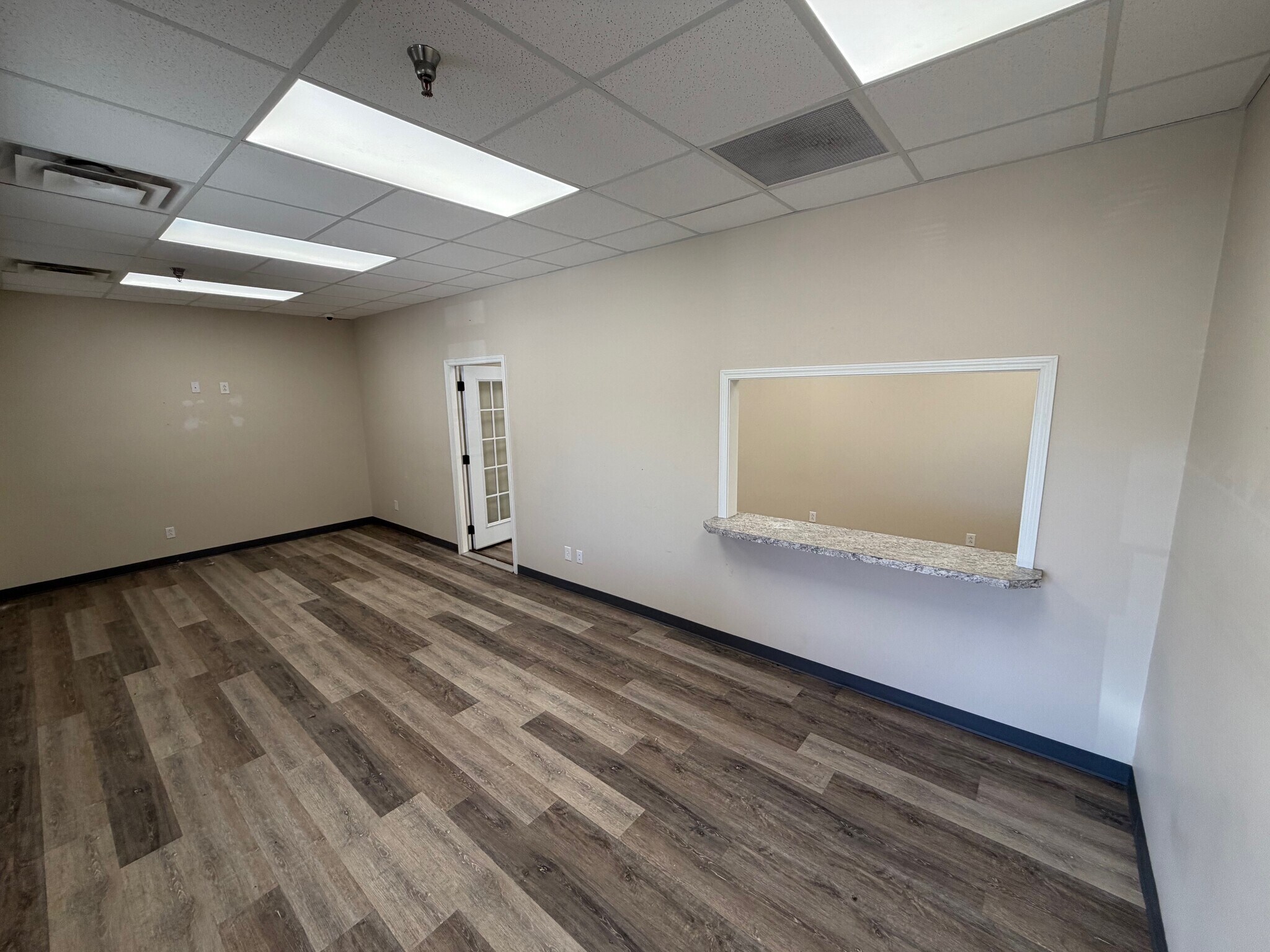 907 N Bluff Rd, Collinsville, IL à louer Photo intérieure– Image 1 sur 11