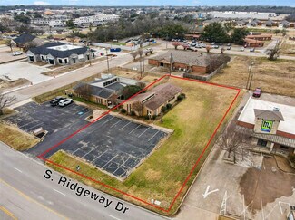 Plus de détails pour 303 N Ridgeway Dr, Cleburne, TX - Bureau à vendre