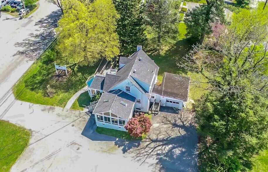 1532 Apperson Dr, Salem, VA à vendre - Photo de l’immeuble – Image 2 sur 10