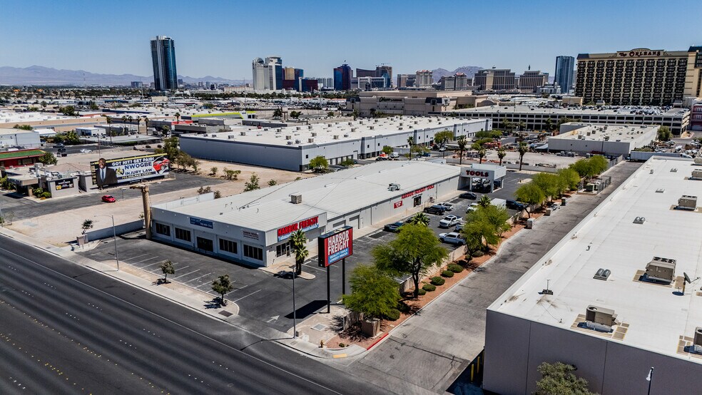 4740 S Decatur Blvd, Las Vegas, NV à louer - Photo de l’immeuble – Image 2 sur 10