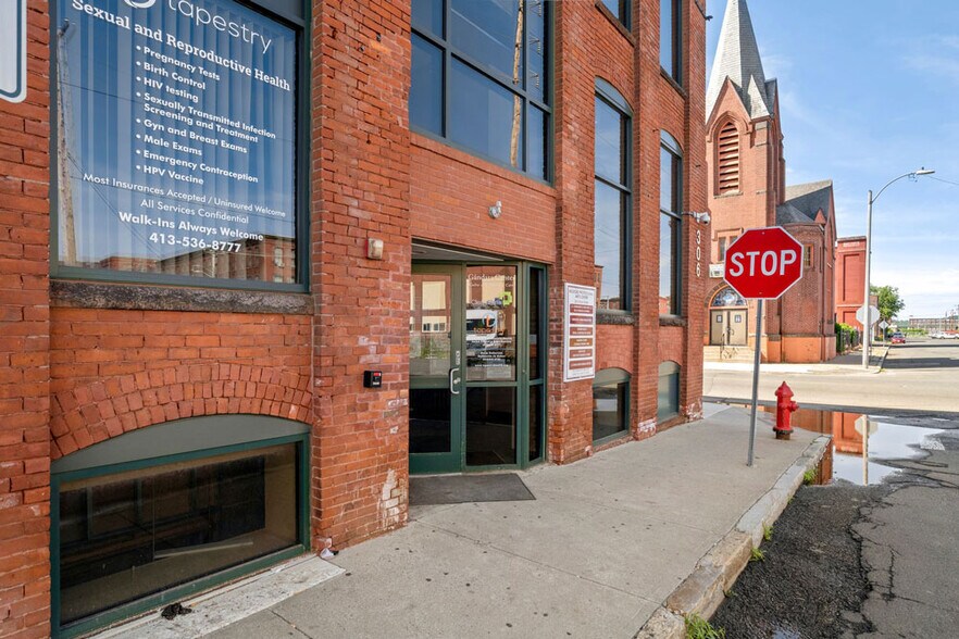 306 Race St, Holyoke, MA à louer - Photo de l’immeuble – Image 2 sur 15