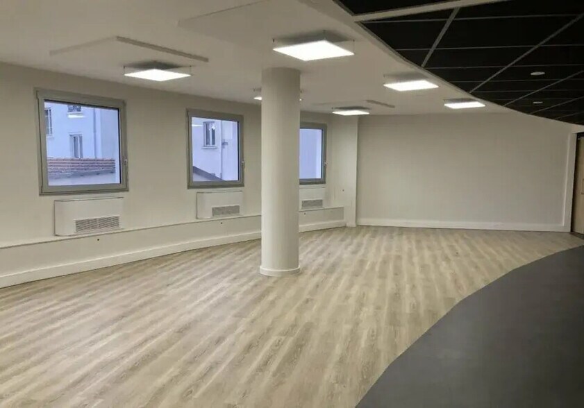 Bureau dans Villeurbanne à louer - Photo de l’immeuble – Image 3 sur 22