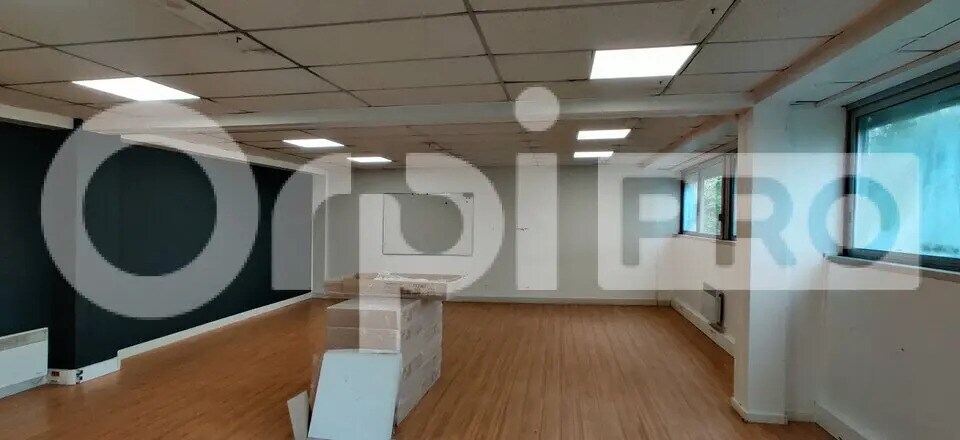Bureau dans Igny à louer - Photo de l’immeuble – Image 1 sur 9