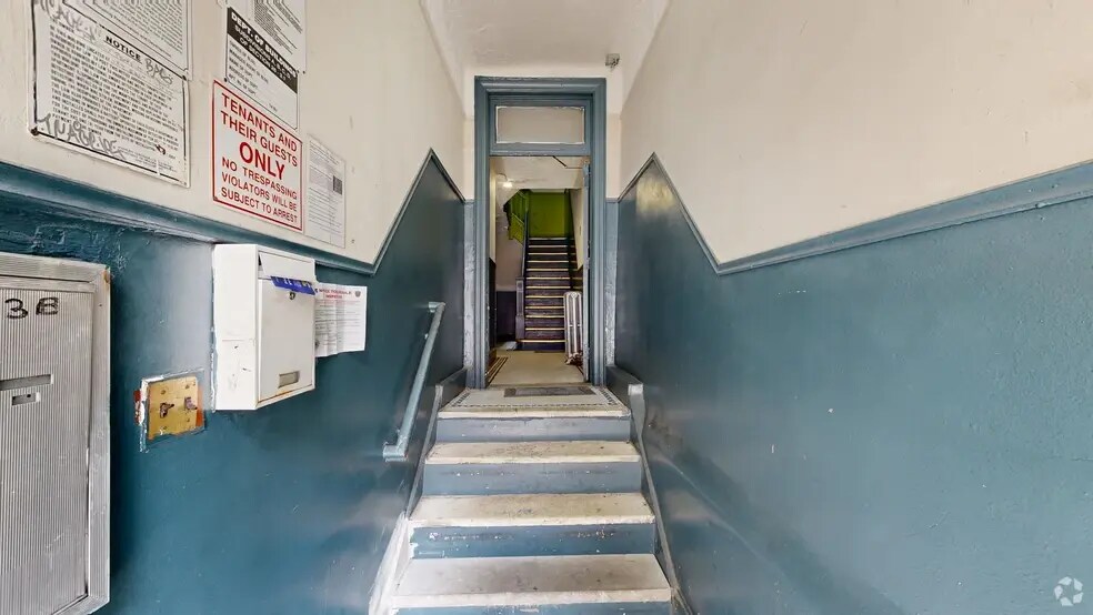 359 E 34th St, Brooklyn, NY à vendre - Numérisation 3D Matterport – Image 3 sur 15