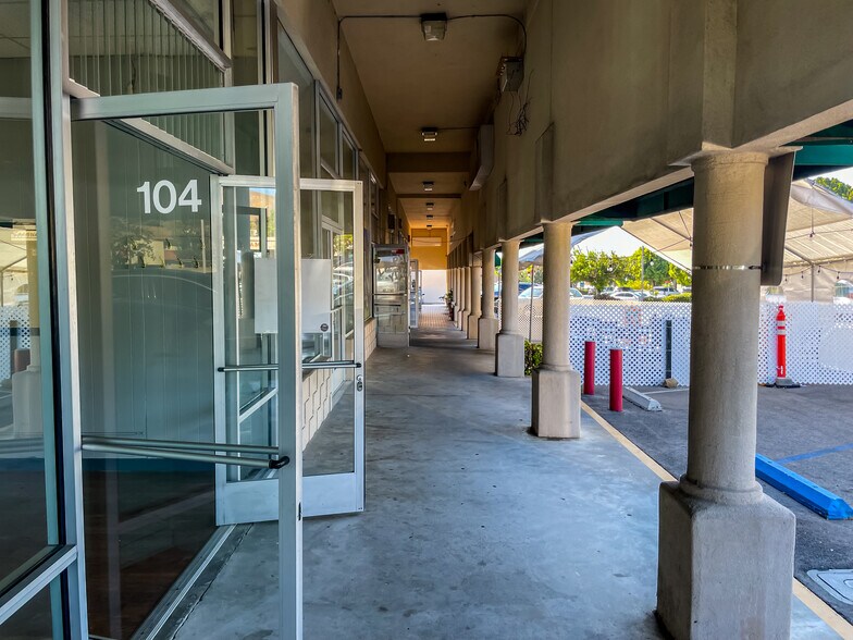 100 N Ashwood Ave, Ventura, CA à louer - Photo de l’immeuble – Image 2 sur 23
