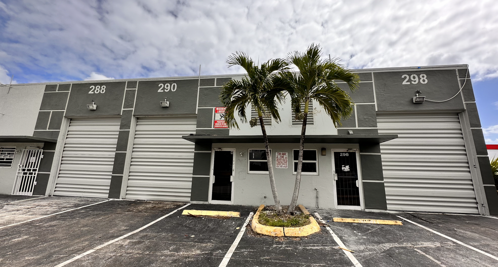 270 W 79th Pl, Hialeah, FL à louer - Photo de l’immeuble – Image 3 sur 8