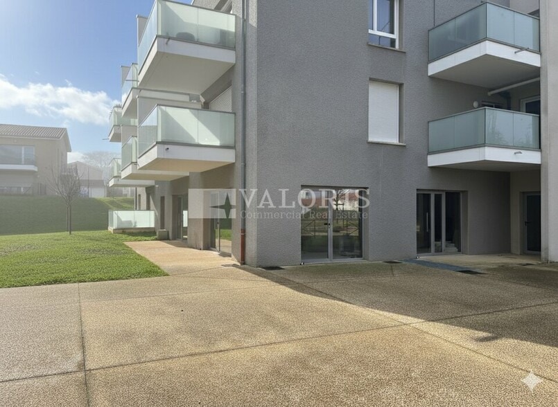 35 Rue Des Musiciens, Anse à louer - Photo de l’immeuble – Image 2 sur 11