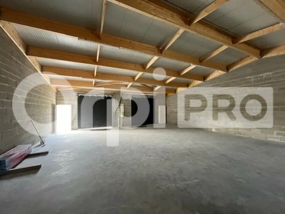 Industriel/Logistique dans Saint-Vivien à louer Photo intérieure– Image 1 sur 3