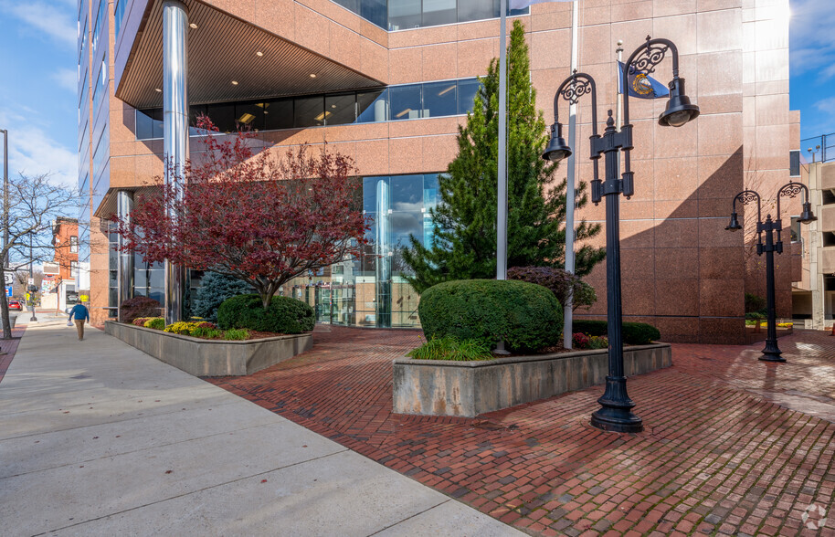 1155 Elm St, Manchester, NH à louer - Photo de l’immeuble – Image 3 sur 12
