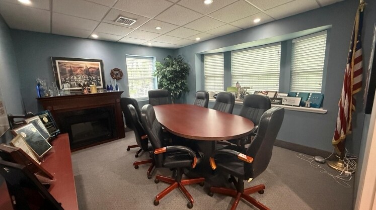 821-823 Jericho Tpke, Smithtown, NY à vendre - Photo de l’immeuble – Image 3 sur 5