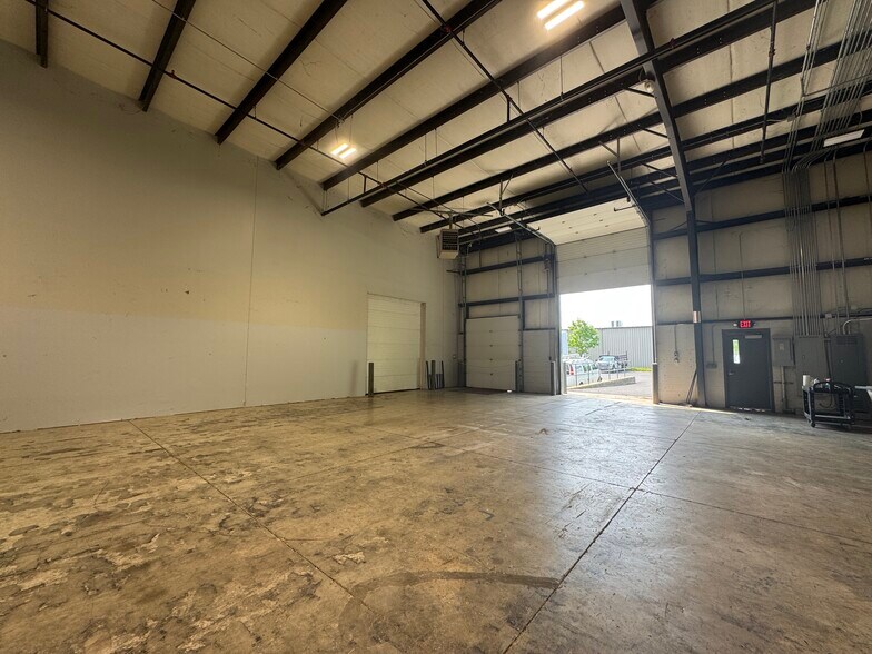 720 W Industrial Dr, Chelsea, MI à louer - Photo de l’immeuble – Image 3 sur 6