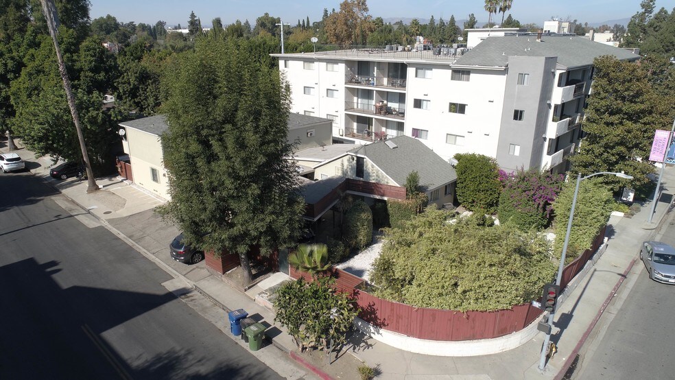 13709 Milbank St, Sherman Oaks, CA à vendre - Photo de l’immeuble – Image 3 sur 34