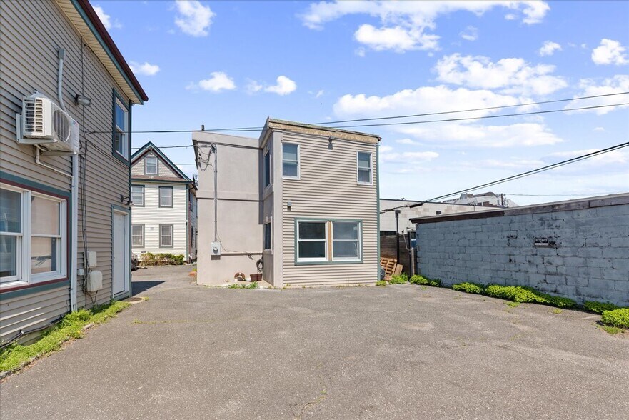 70 Carman Ave, Cedarhurst, NY à louer - Photo de l’immeuble – Image 3 sur 4