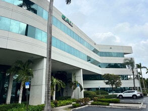 5959 Waterford District Dr, Miami, FL à louer Photo de l’immeuble– Image 1 sur 6