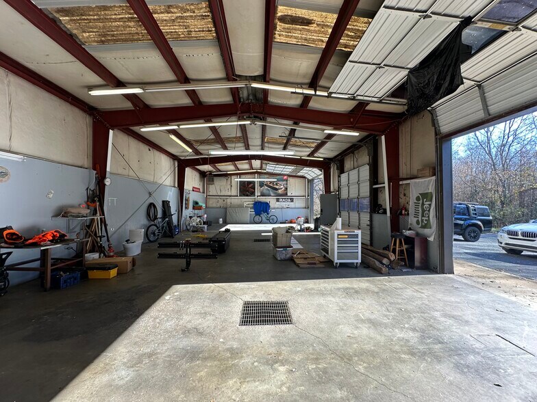 2628 Gentry Memorial Hwy, Pickens, SC à louer - Photo de l’immeuble – Image 3 sur 5