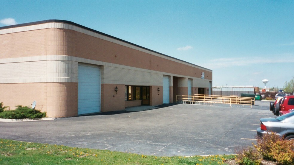 1080-1098 Frances Dr, Streamwood, IL à louer - Photo de l’immeuble – Image 3 sur 14