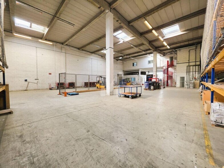 Industriel/Logistique dans Lisses à vendre - Photo intérieure – Image 3 sur 9