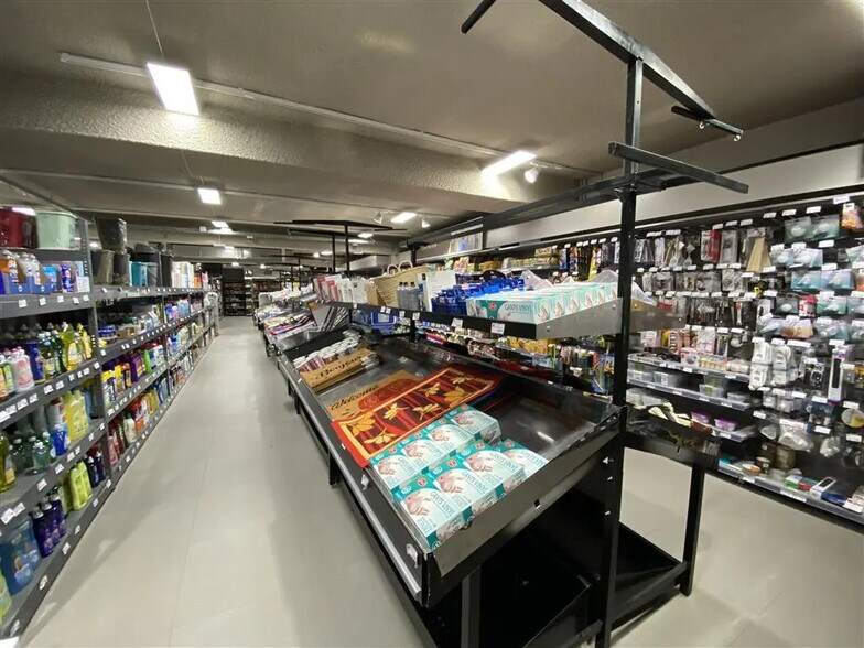 Local commercial dans Paris à louer - Photo de l’immeuble – Image 3 sur 9